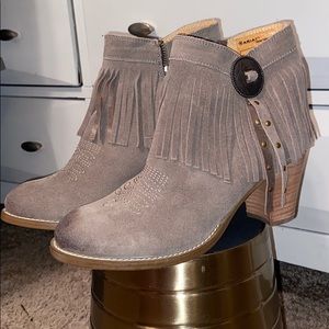 NWOT Ariat booties!